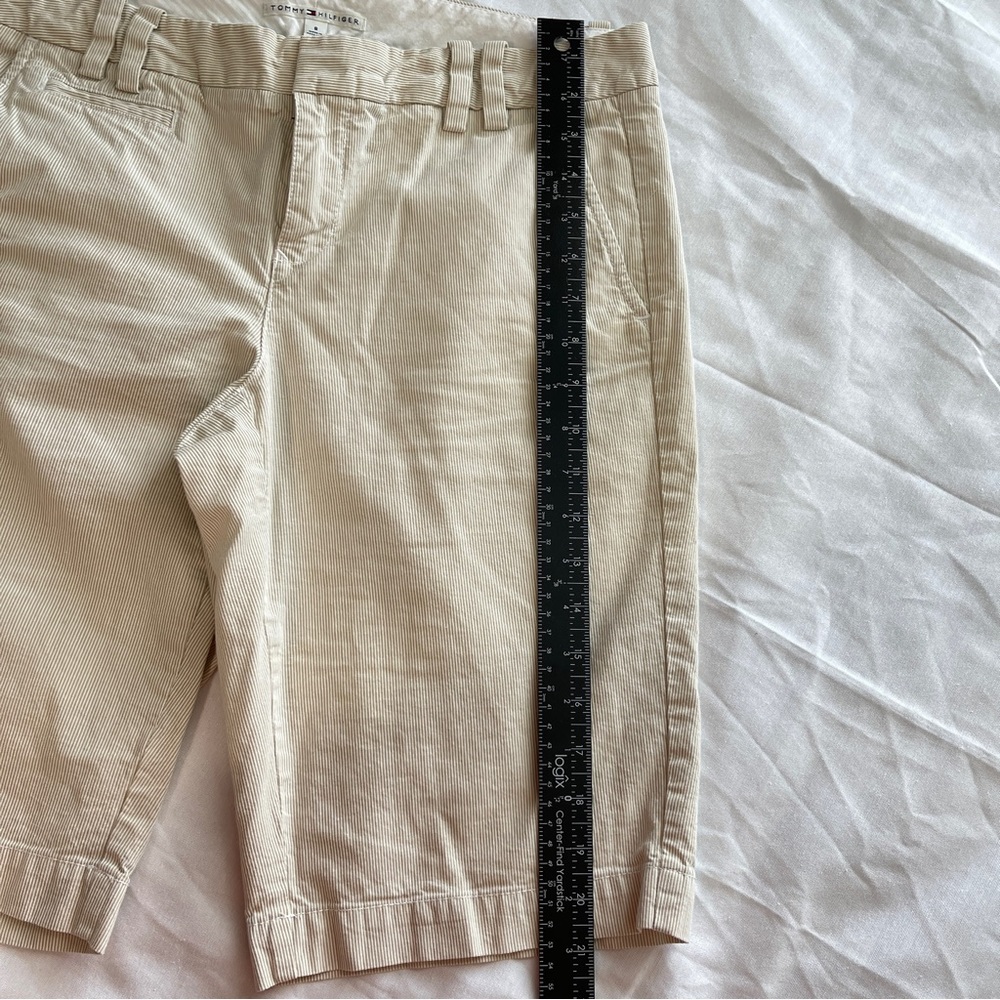 Tommy Hilfiger Bermuda Women's Light Beige Pinstripe Chino Shorts Size 8 - Picture 8 of 8